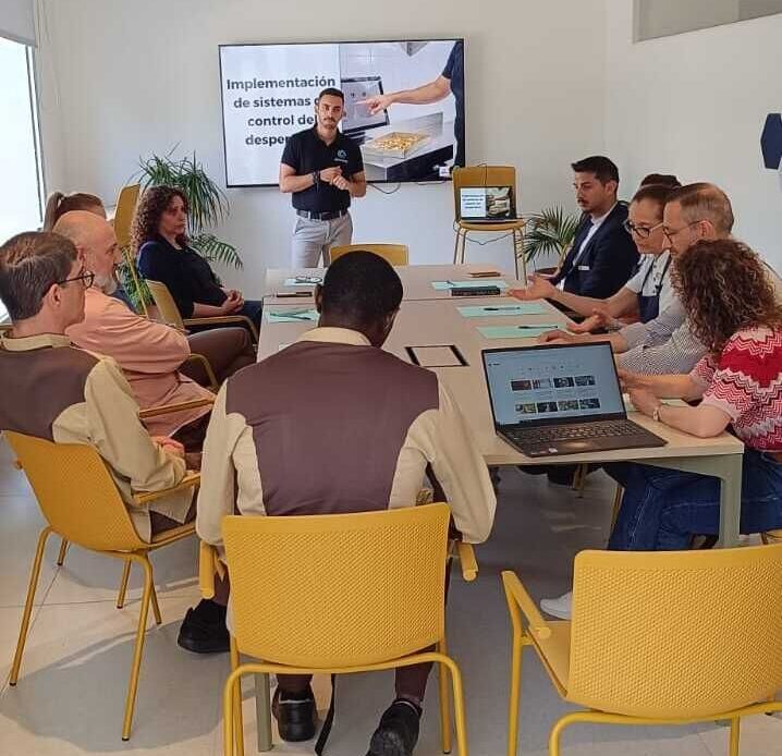 Sesión de formación en sostenibilidad gastronómica con el equipo de Hotel Blaumar